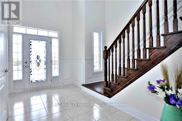 253 Rutherford Road N, Bradford West Gwillimbury, Ontario  L3Z 0X4 - Photo 2 - N12501280