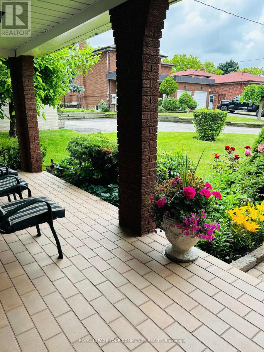 21 Disan Court, Toronto, Ontario  M9V 4A5 - Photo 6 - W12446619