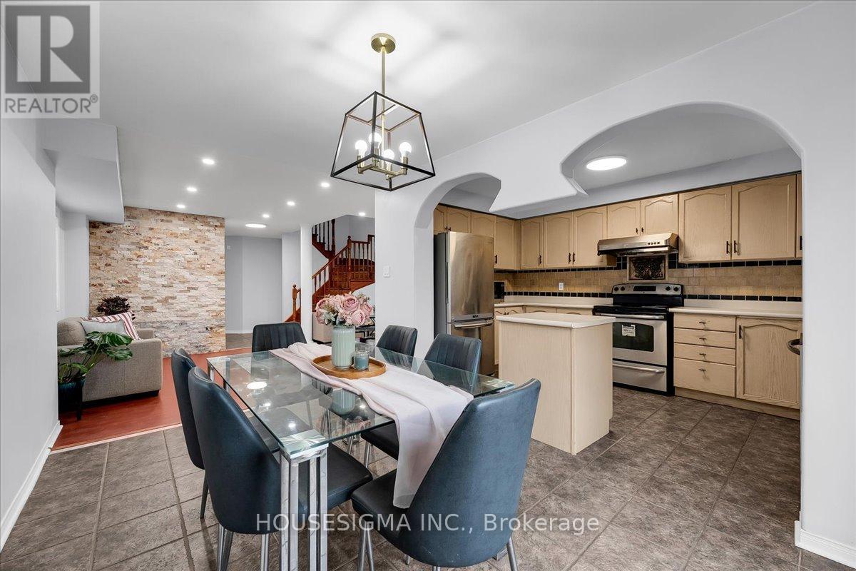 39 Weather Vane Lane, Brampton, Ontario  L6X 4R4 - Photo 13 - W12501286