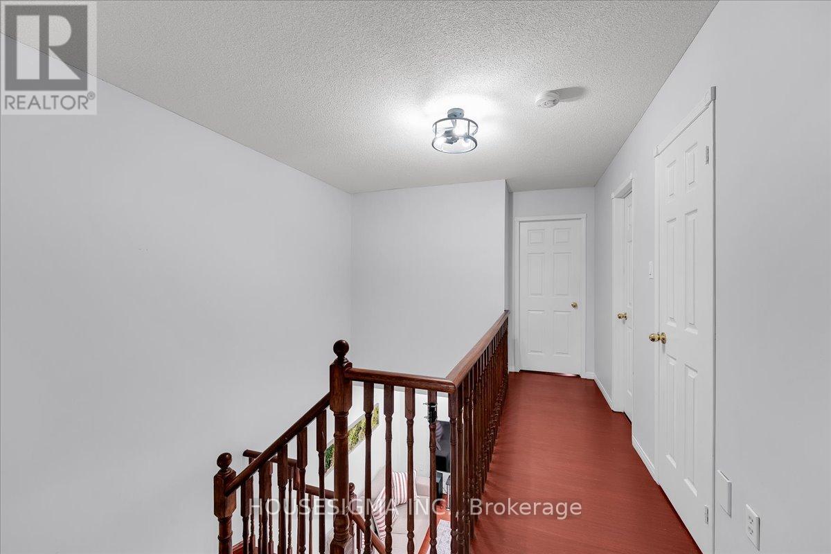 39 Weather Vane Lane, Brampton, Ontario  L6X 4R4 - Photo 18 - W12501286