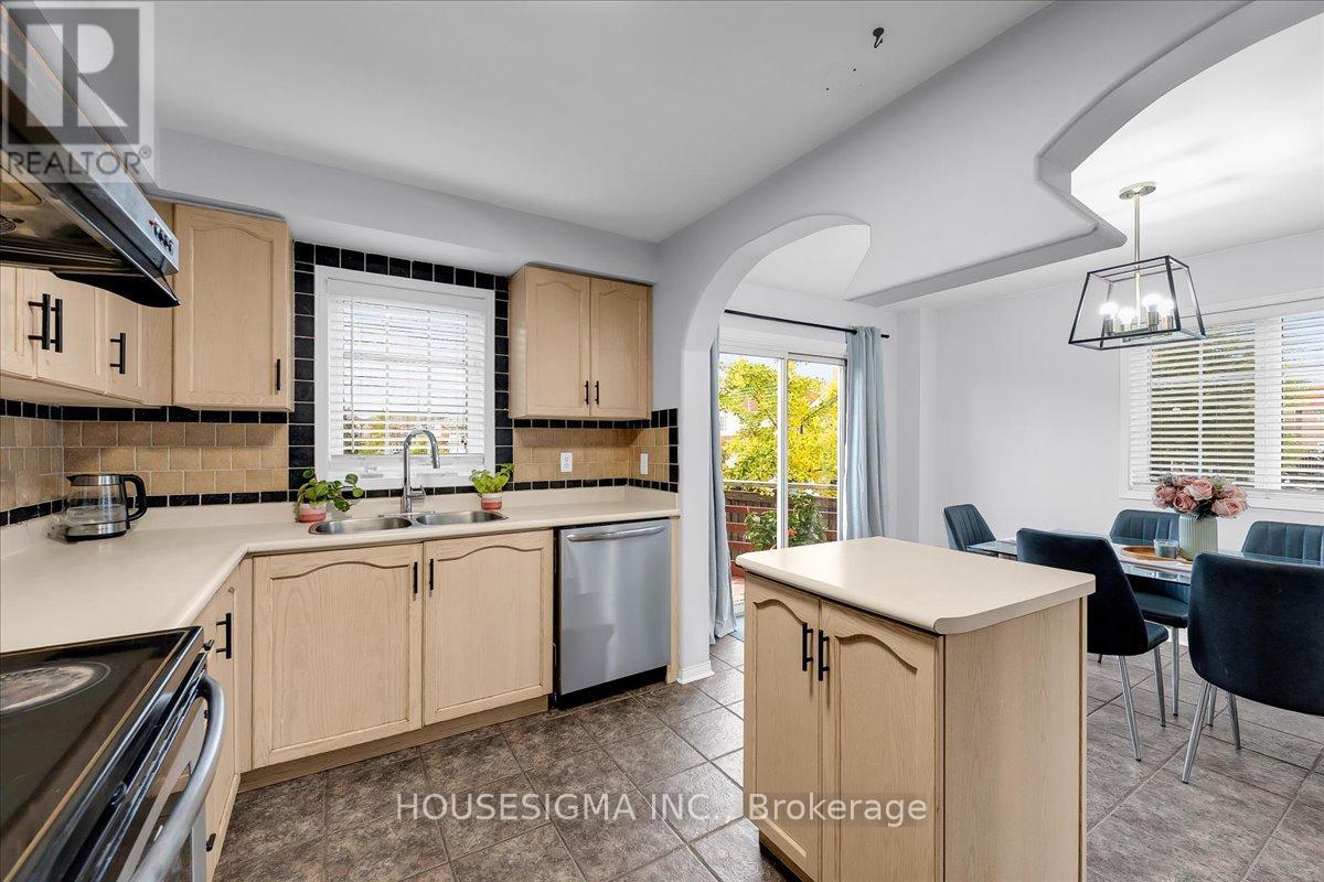 39 Weather Vane Lane, Brampton, Ontario  L6X 4R4 - Photo 16 - W12501286