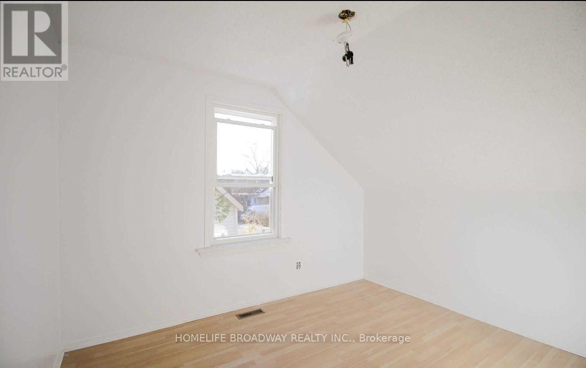 1354 Caroline Street, Burlington, Ontario  L7S 1H4 - Photo 5 - W12500354