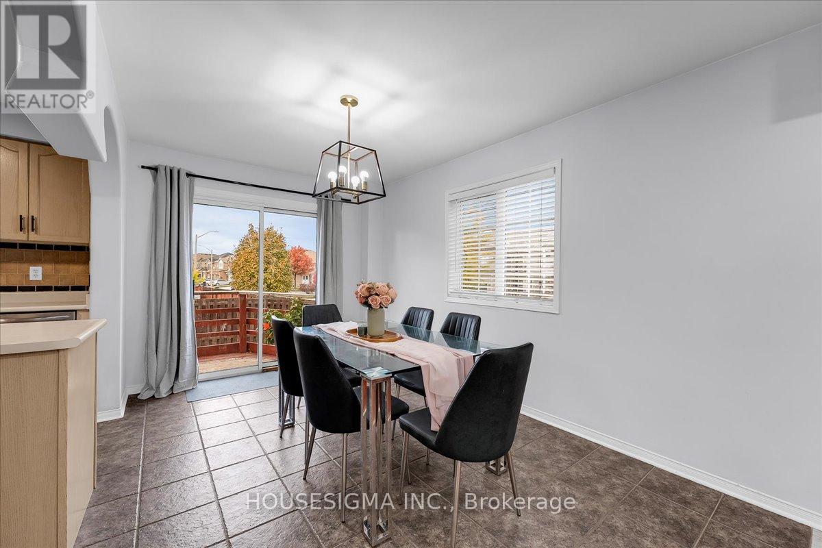 39 Weather Vane Lane, Brampton, Ontario  L6X 4R4 - Photo 11 - W12501286