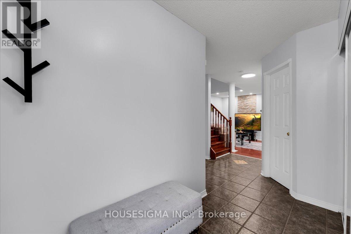 39 Weather Vane Lane, Brampton, Ontario  L6X 4R4 - Photo 6 - W12501286