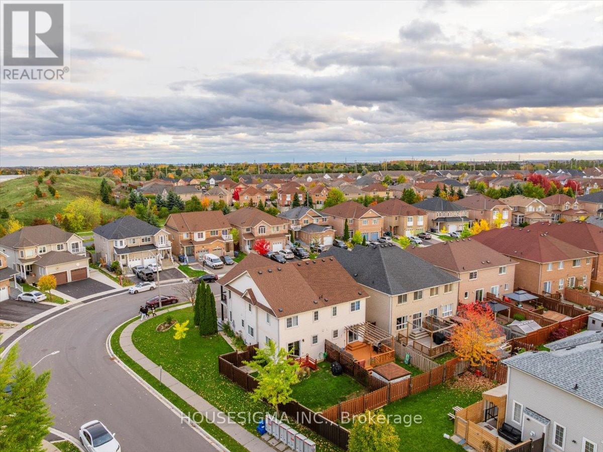 39 Weather Vane Lane, Brampton, Ontario  L6X 4R4 - Photo 44 - W12501286