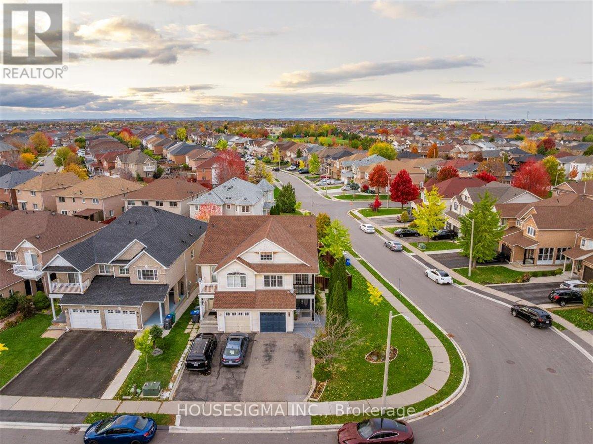 39 Weather Vane Lane, Brampton, Ontario  L6X 4R4 - Photo 2 - W12501286