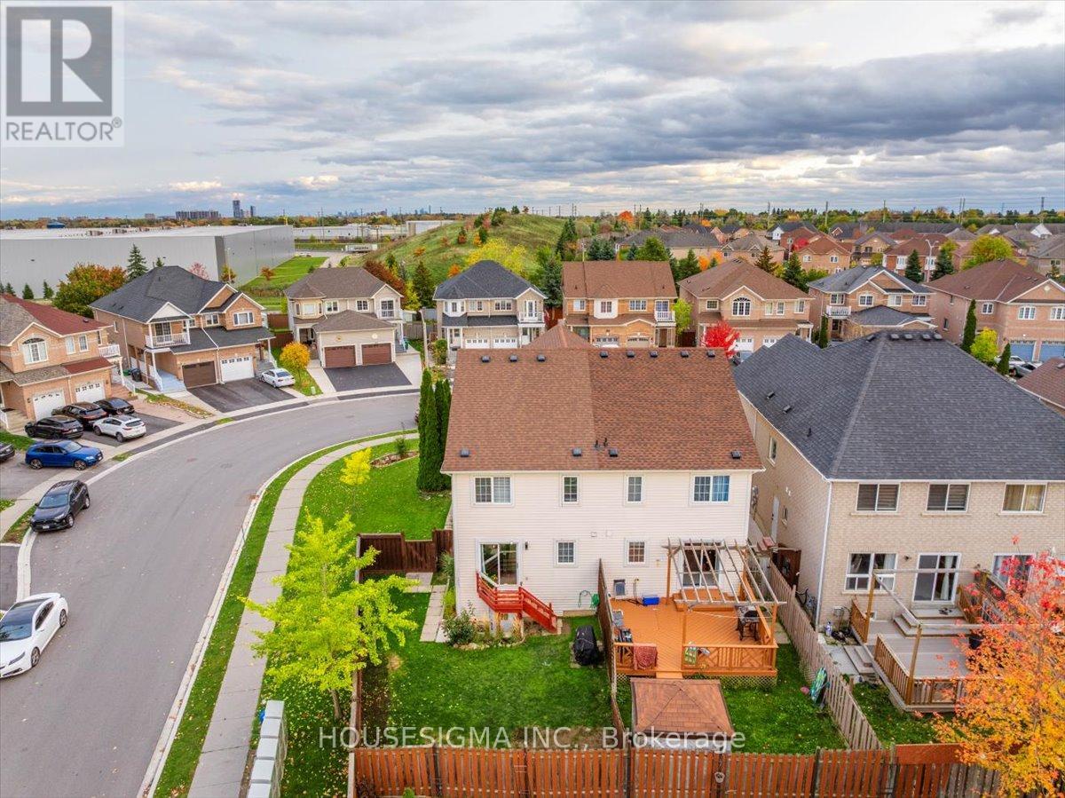 39 Weather Vane Lane, Brampton, Ontario  L6X 4R4 - Photo 41 - W12501286