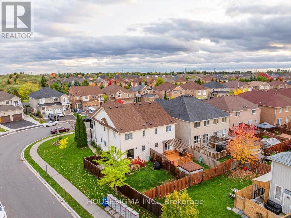 39 Weather Vane Lane, Brampton, Ontario  L6X 4R4 - Photo 42 - W12501286