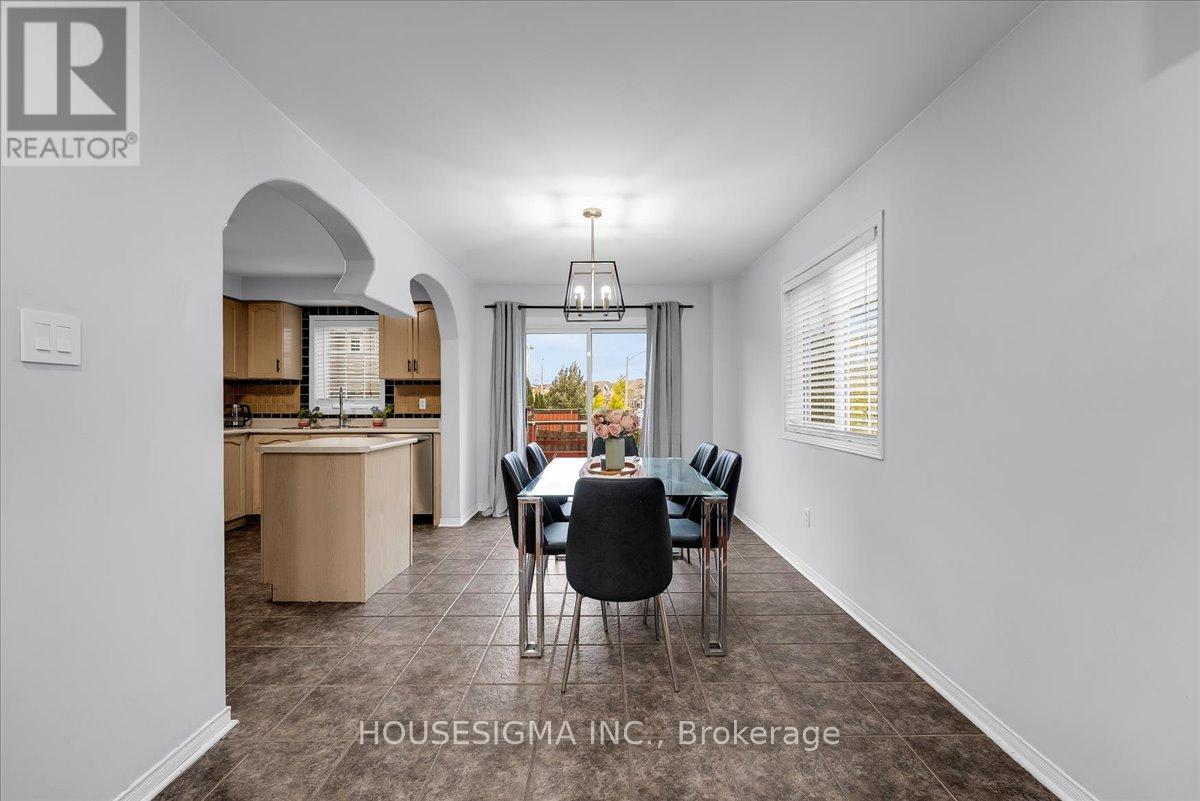 39 Weather Vane Lane, Brampton, Ontario  L6X 4R4 - Photo 12 - W12501286