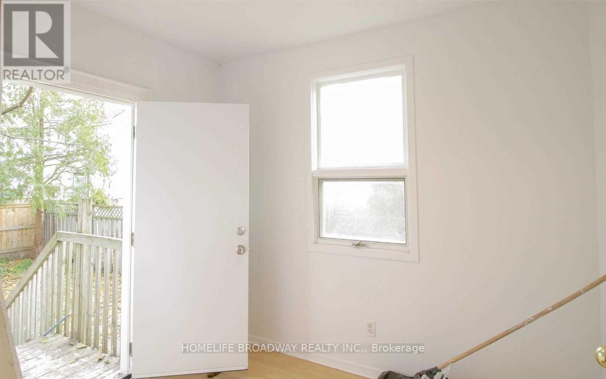 1354 Caroline Street, Burlington, Ontario  L7S 1H4 - Photo 11 - W12500354