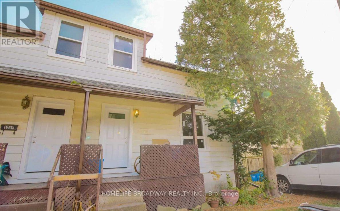 1354 Caroline Street, Burlington, Ontario  L7S 1H4 - Photo 2 - W12500354