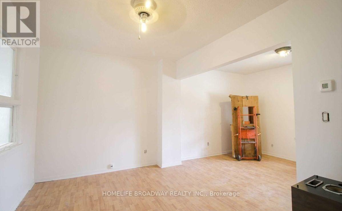 1354 Caroline Street, Burlington, Ontario  L7S 1H4 - Photo 7 - W12500354