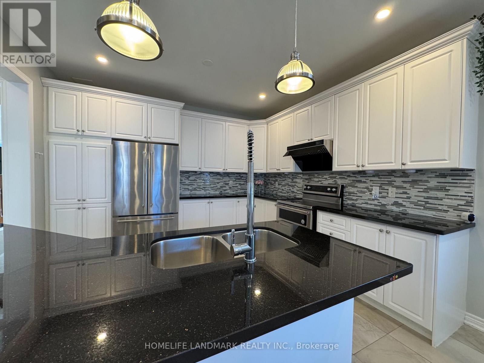 13 Woodway Lane, Markham, Ontario  L6B 0N4 - Photo 5 - N12501304