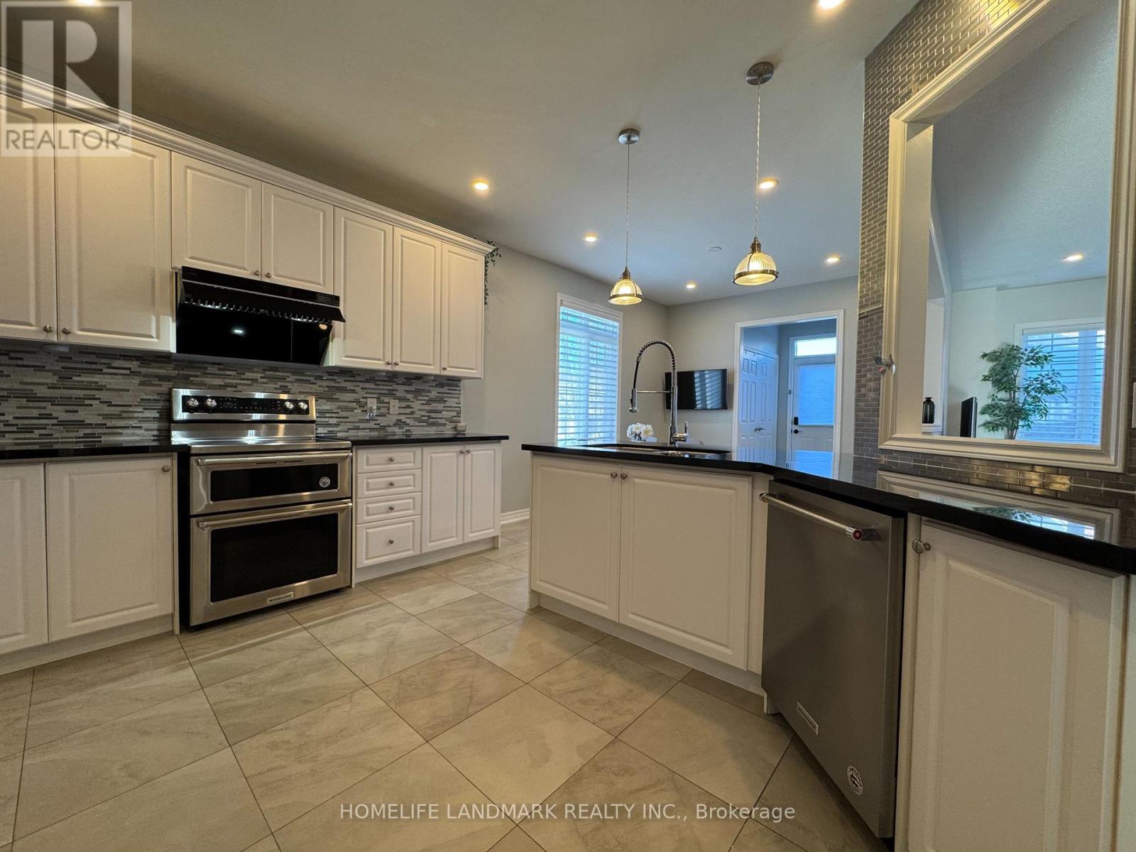 13 Woodway Lane, Markham, Ontario  L6B 0N4 - Photo 6 - N12501304