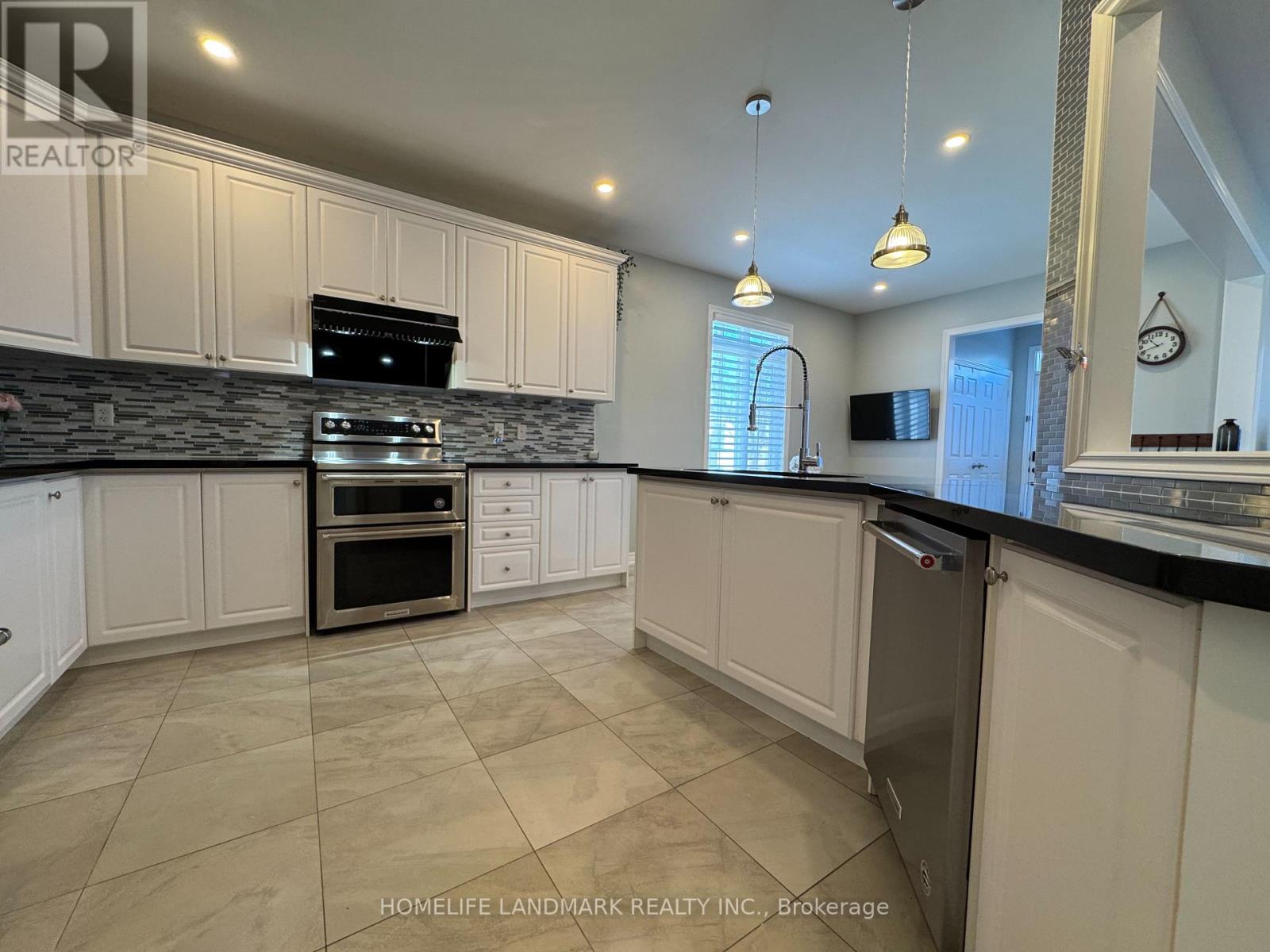 13 Woodway Lane, Markham, Ontario  L6B 0N4 - Photo 8 - N12501304