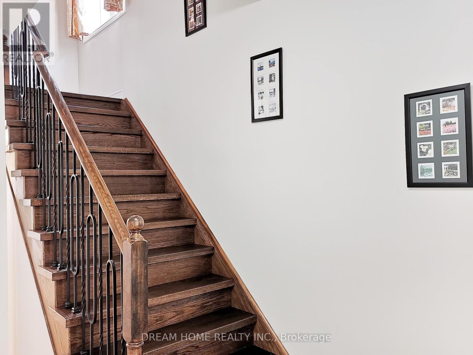 269 Helen Avenue, Markham, Ontario  L3R 1J9 - Photo 3 - N12402825