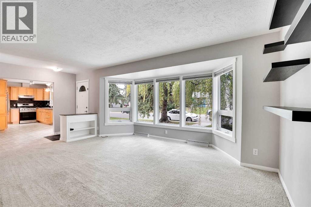 88 Westwood Drive Sw, Calgary, Alberta  T3C 2V7 - Photo 4 - A2257438