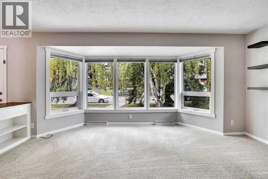 88 Westwood Drive Sw, Calgary, Alberta  T3C 2V7 - Photo 6 - A2257438