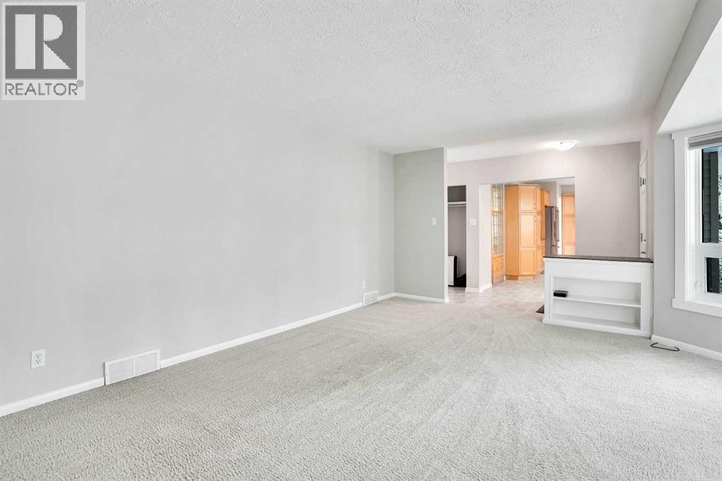 88 Westwood Drive Sw, Calgary, Alberta  T3C 2V7 - Photo 3 - A2257438