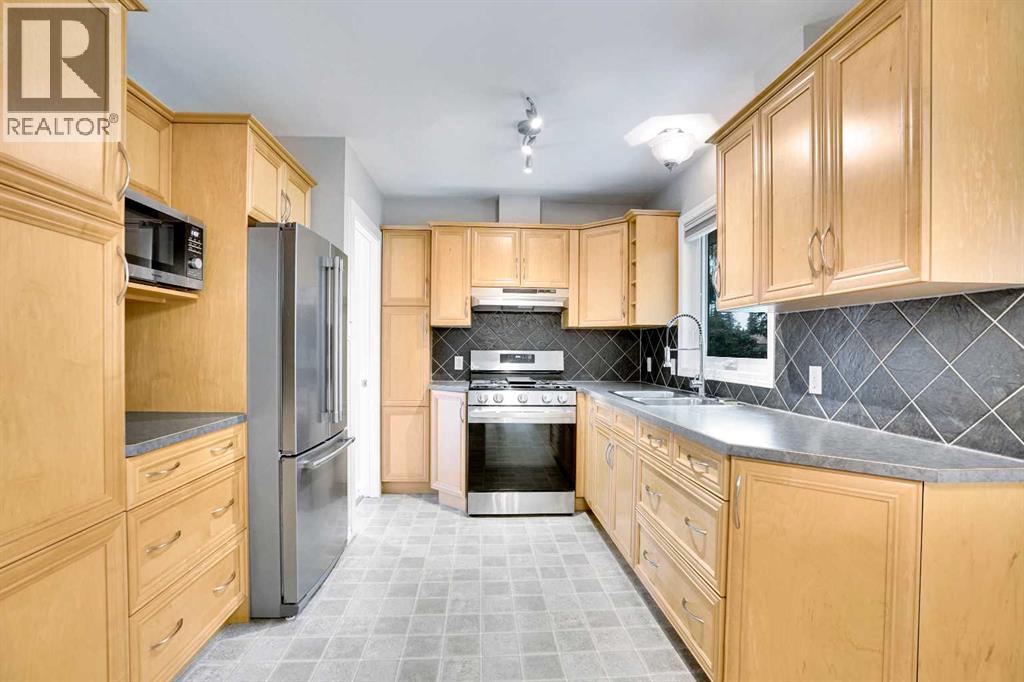 88 Westwood Drive Sw, Calgary, Alberta  T3C 2V7 - Photo 9 - A2257438