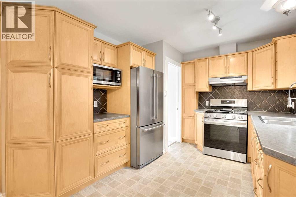 88 Westwood Drive Sw, Calgary, Alberta  T3C 2V7 - Photo 8 - A2257438