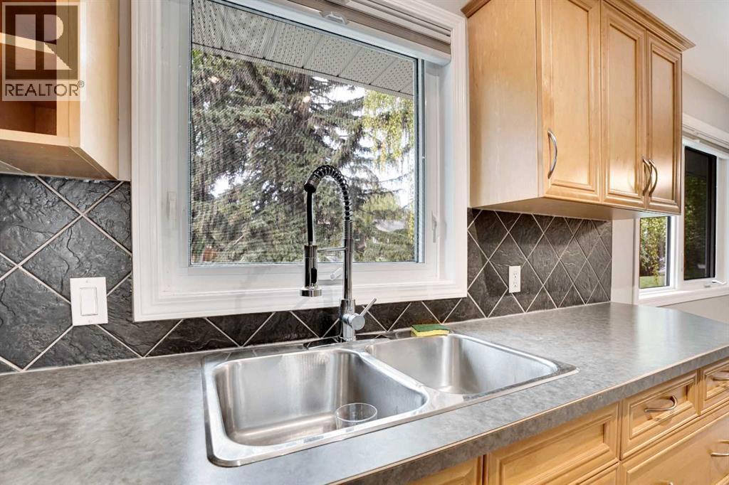 88 Westwood Drive Sw, Calgary, Alberta  T3C 2V7 - Photo 12 - A2257438