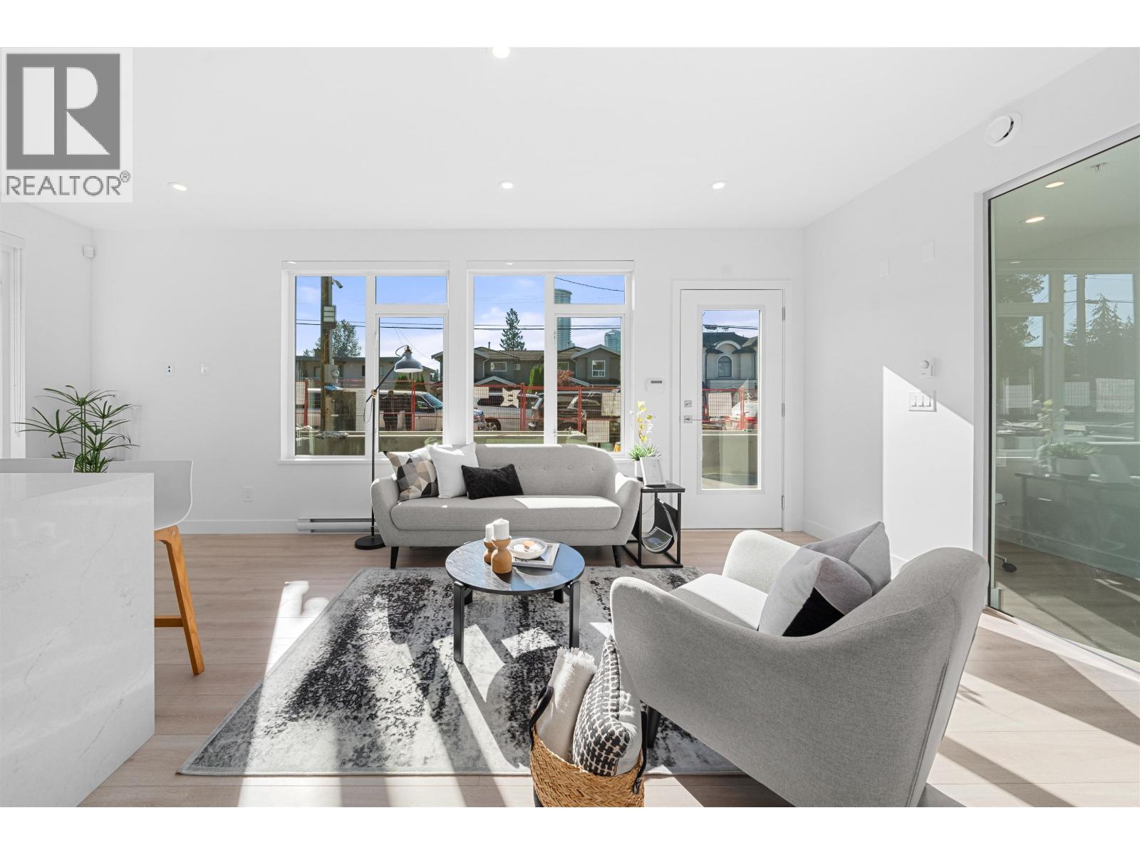 107 7161 17th Avenue, Burnaby, British Columbia  V3N 1K8 - Photo 2 - R3063497