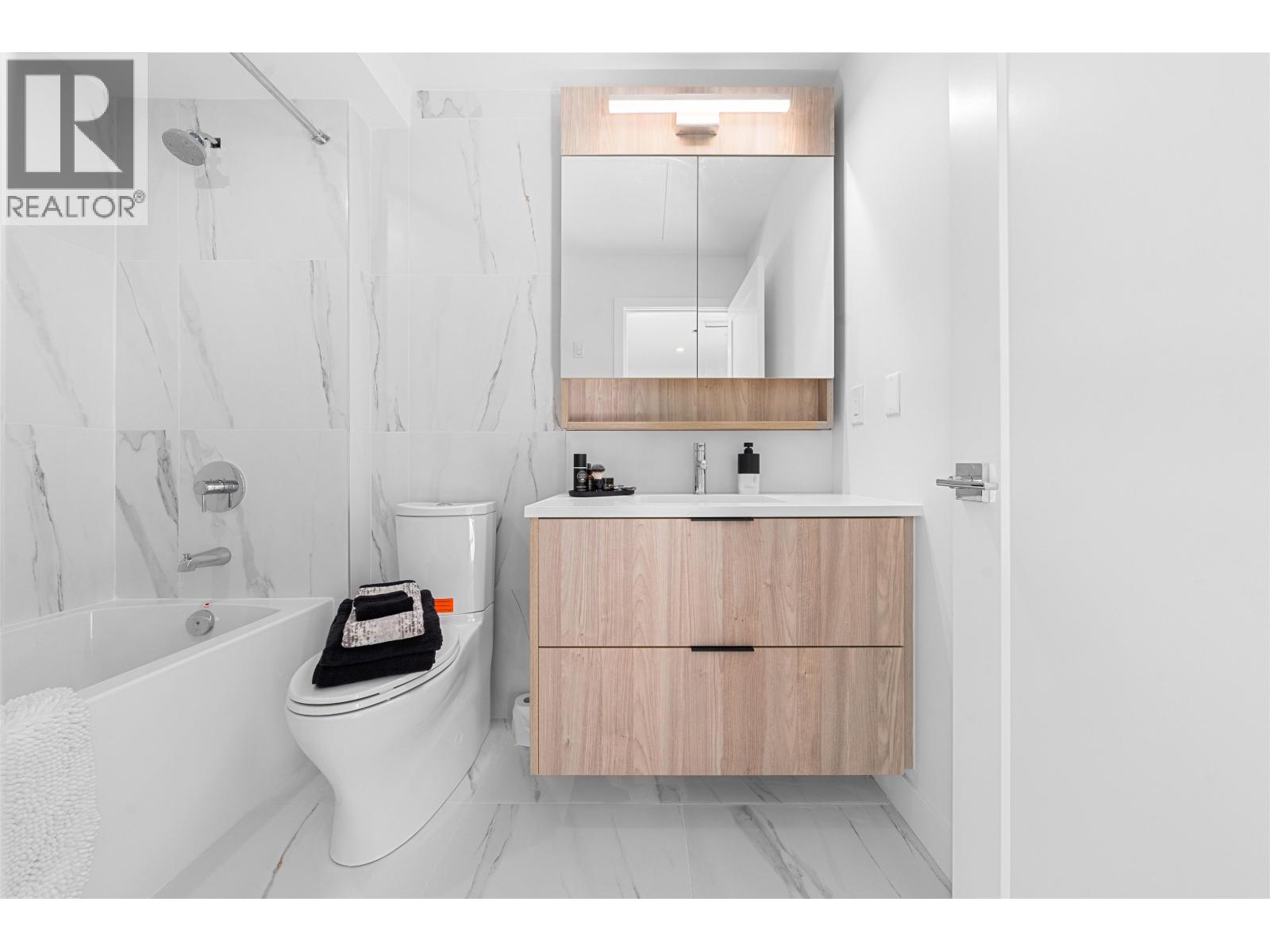 107 7161 17th Avenue, Burnaby, British Columbia  V3N 1K8 - Photo 7 - R3063497