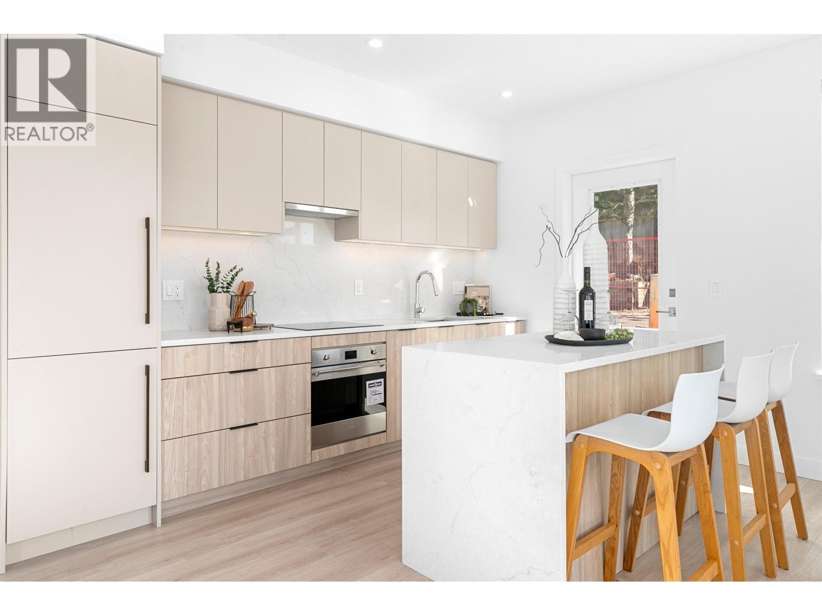 107 7161 17th Avenue, Burnaby, British Columbia  V3N 1K8 - Photo 6 - R3063497