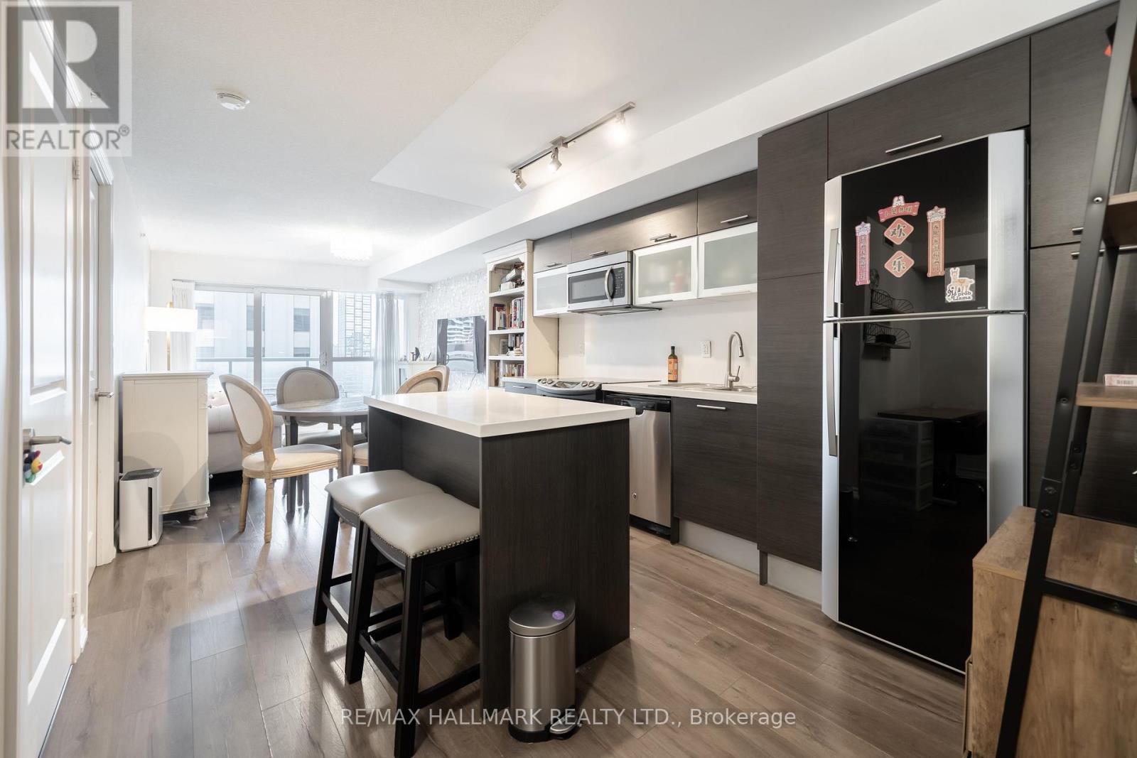 1703 - 386 Yonge Street, Toronto, Ontario  M5B 0A5 - Photo 6 - C12501312