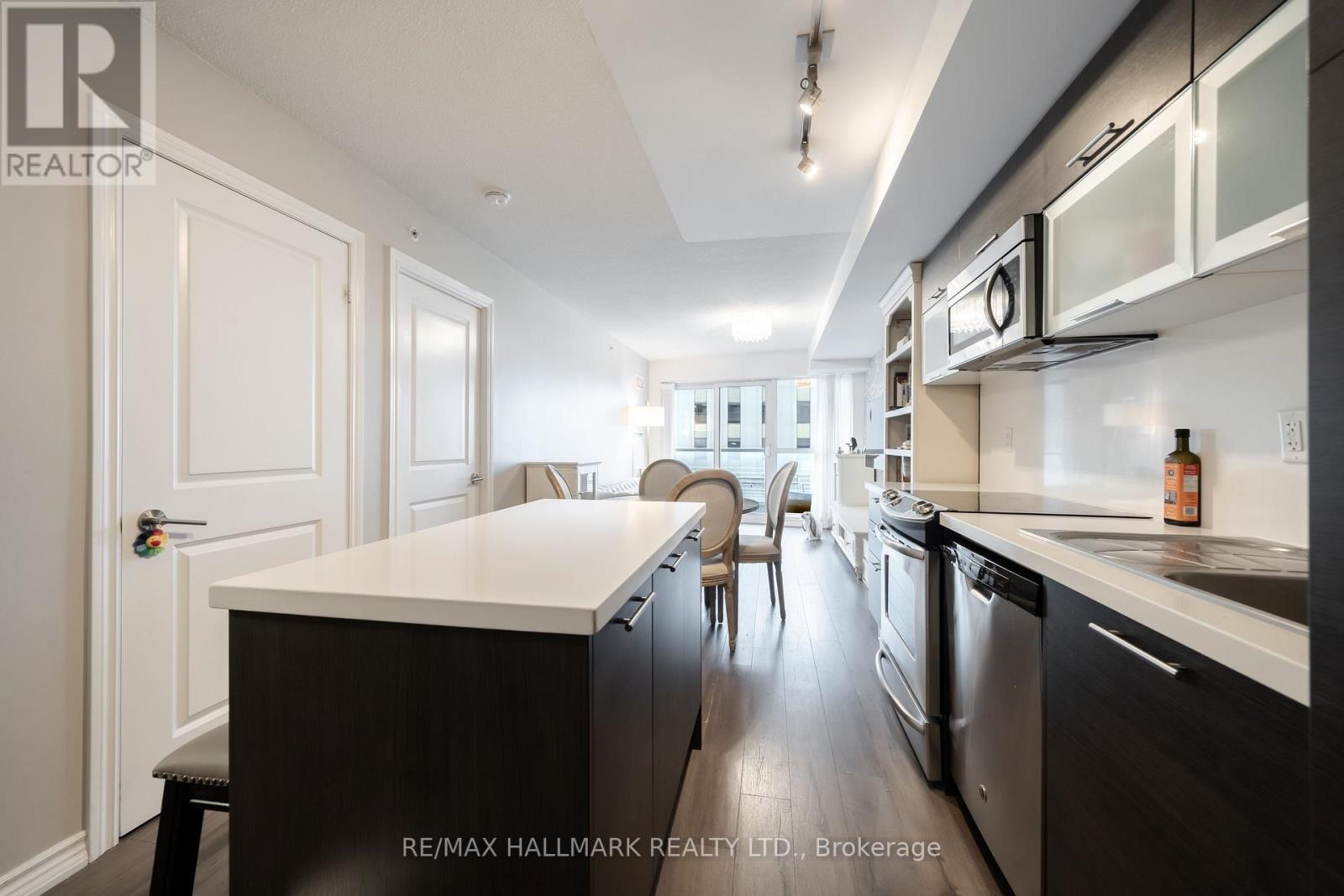 1703 - 386 Yonge Street, Toronto, Ontario  M5B 0A5 - Photo 7 - C12501312