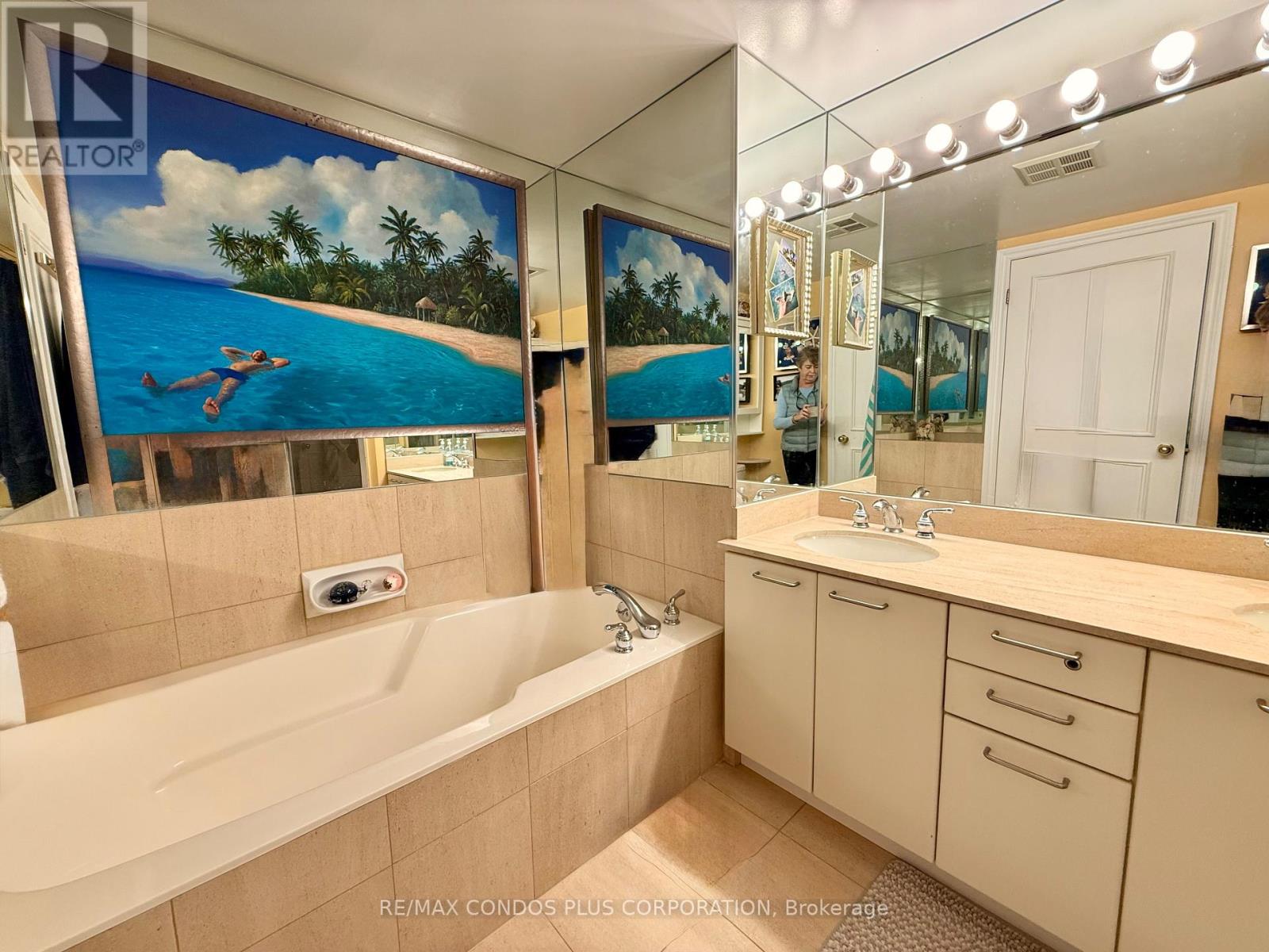 4405 - 1 Palace Pier Court, Toronto, Ontario  M8V 3W9 - Photo 19 - W12501318