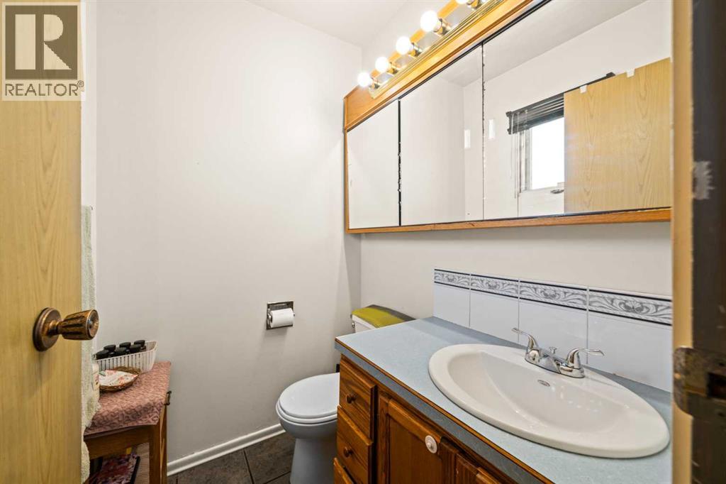 102 Marbrooke Circle Ne, Calgary, Alberta T2A 2W6 - Photo 12 - A2251892