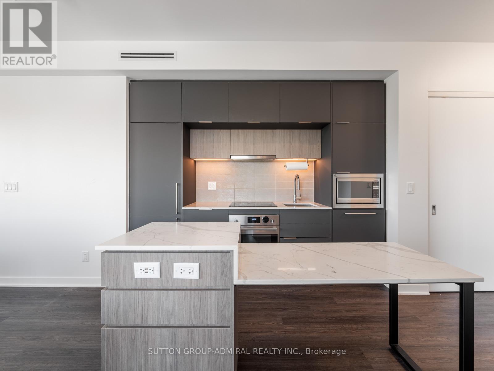 802 - 185 Alberta Avenue, Toronto, Ontario  M6C 0A5 - Photo 5 - C12501348