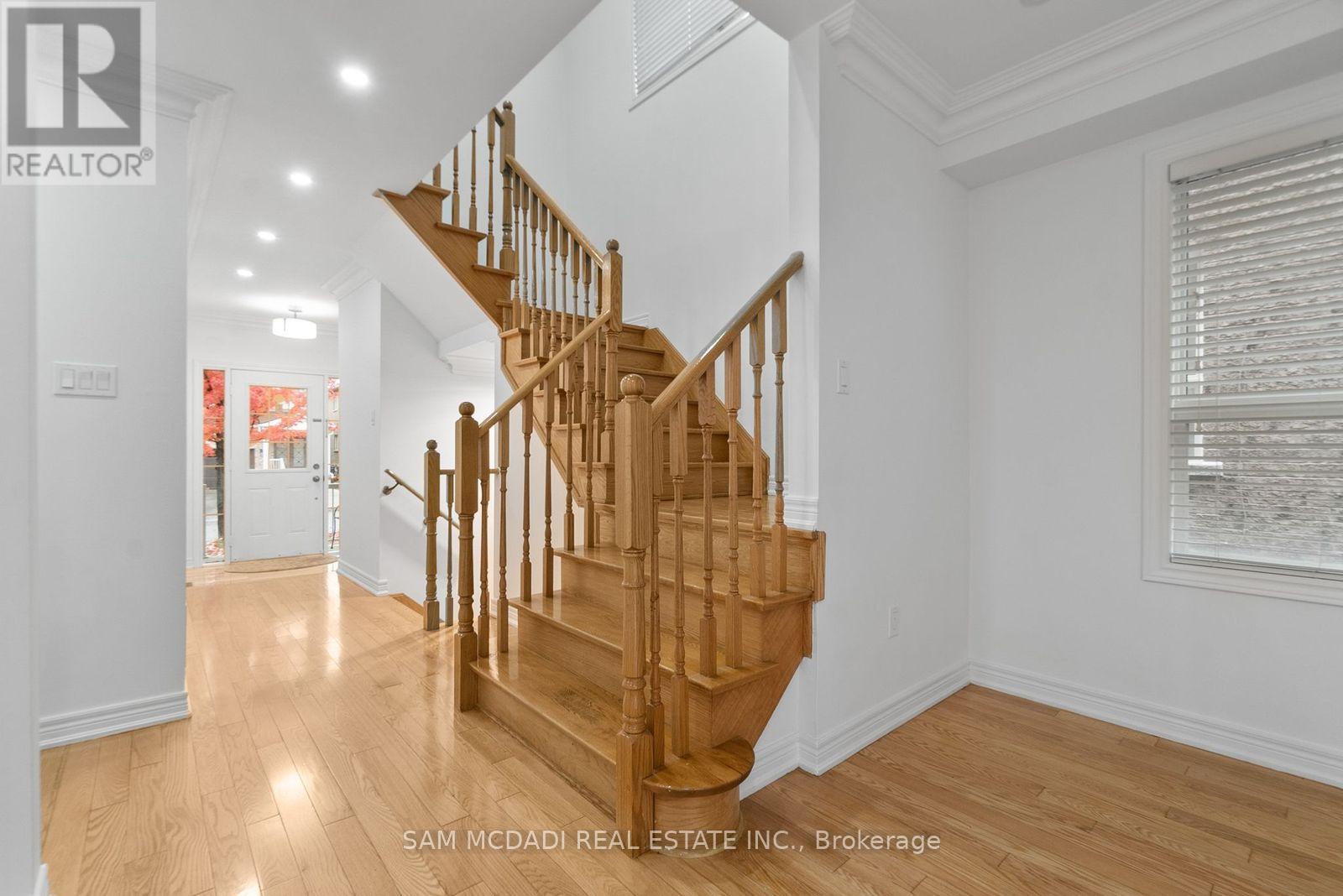 23 Manordale Crescent, Vaughan, Ontario  L4H 0T6 - Photo 5 - N12501340