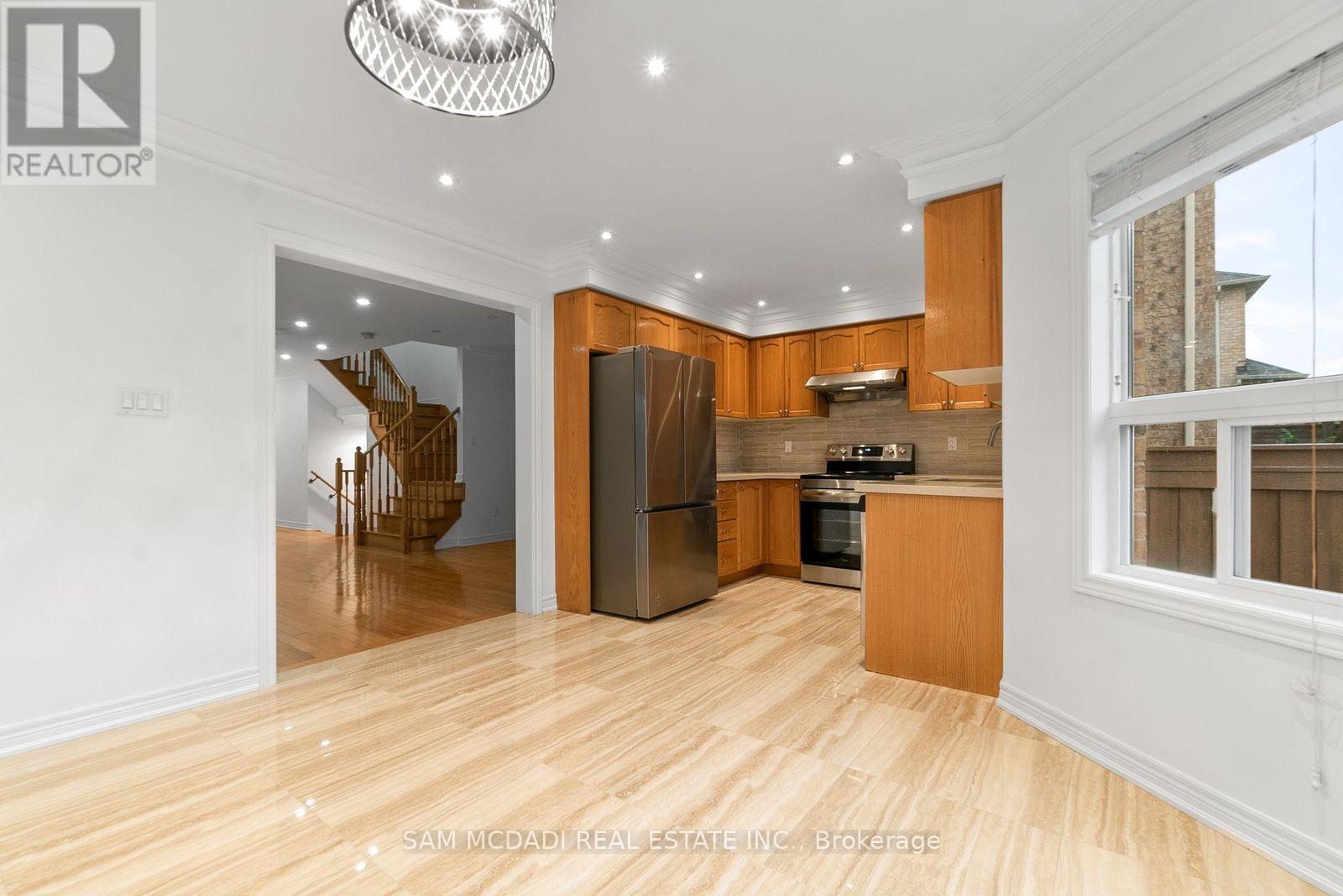 23 Manordale Crescent, Vaughan, Ontario  L4H 0T6 - Photo 6 - N12501340