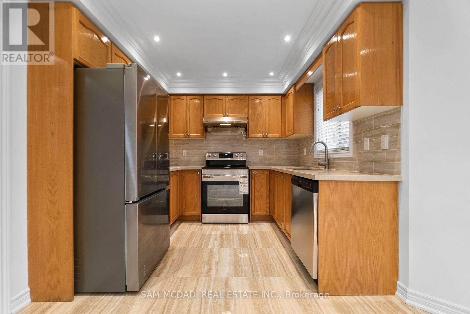 23 Manordale Crescent, Vaughan, Ontario  L4H 0T6 - Photo 9 - N12501340