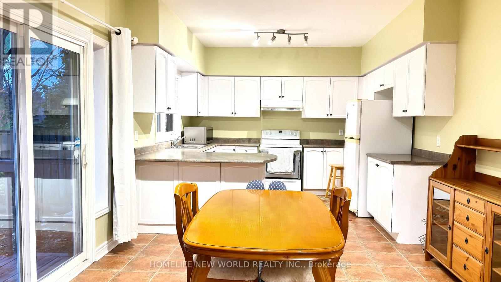 88 Gracedale Drive, Richmond Hill, Ontario  L4C 0S8 - Photo 11 - N12501354