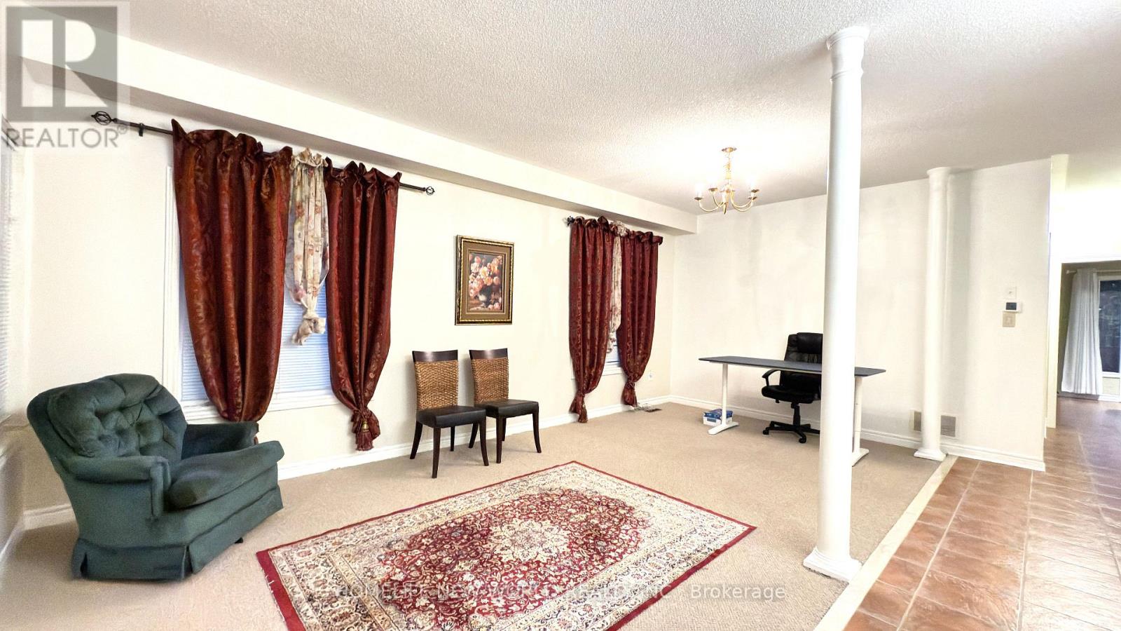 88 Gracedale Drive, Richmond Hill, Ontario  L4C 0S8 - Photo 5 - N12501354