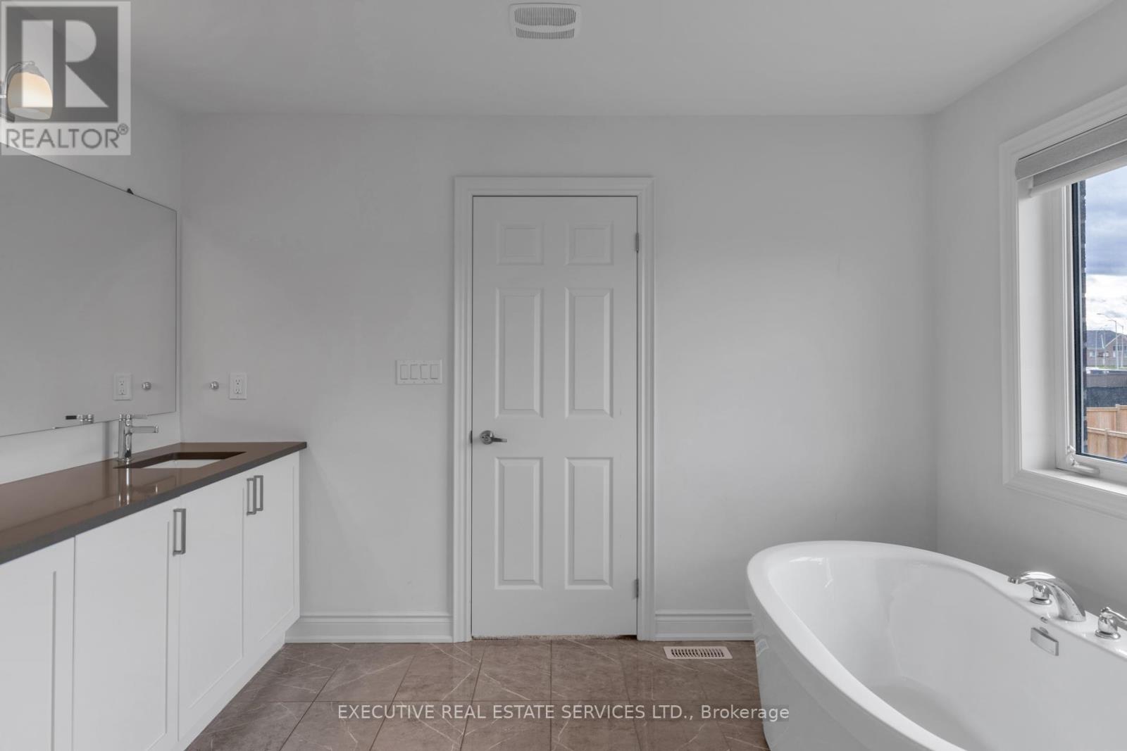 13 Sandhill Crescent, Adjala-Tosorontio, Ontario  L0G 1W0 - Photo 12 - N12501362