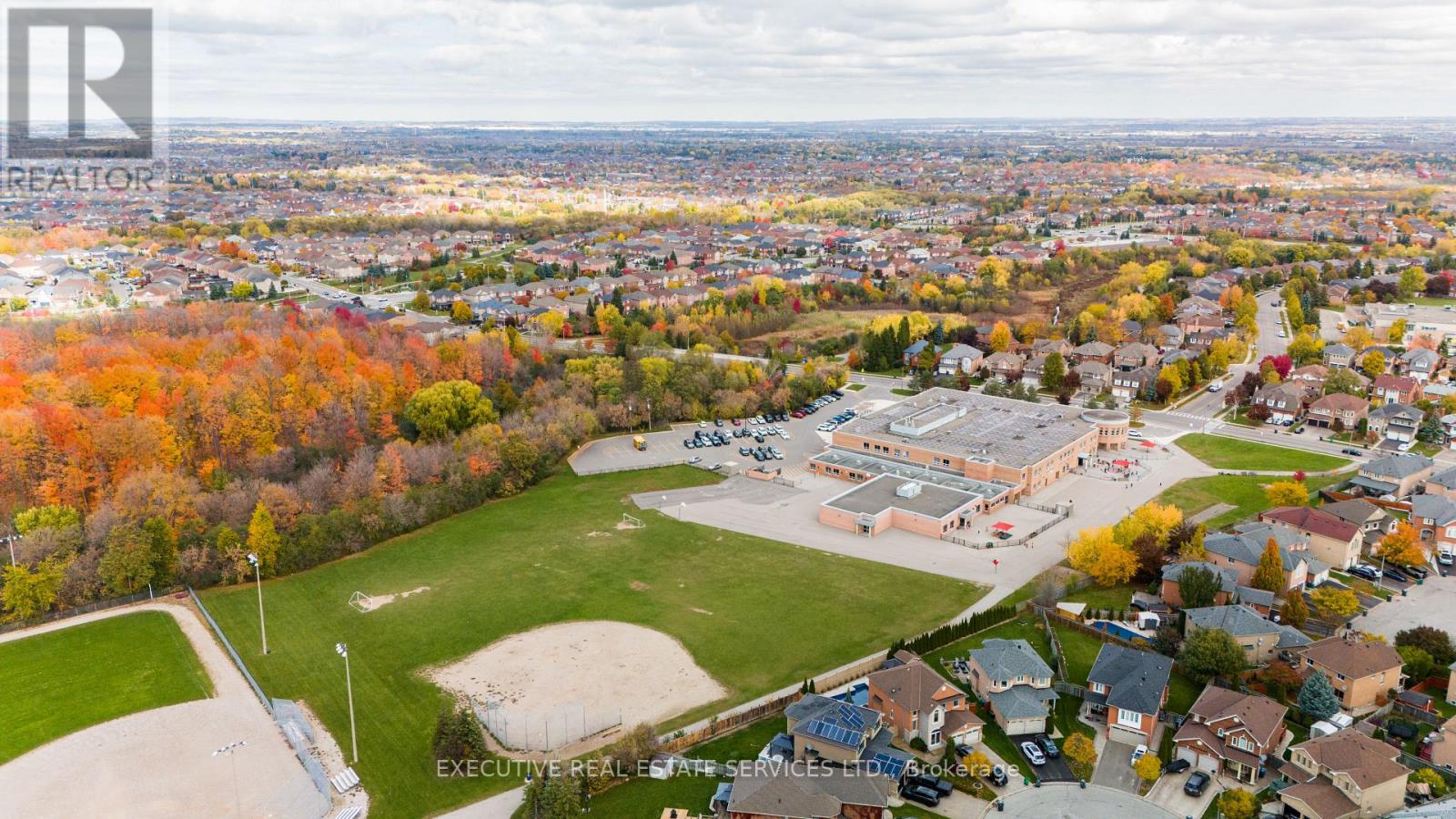 48 Eagleridge Drive, Brampton, Ontario  L6R 1E9 - Photo 6 - W12501322