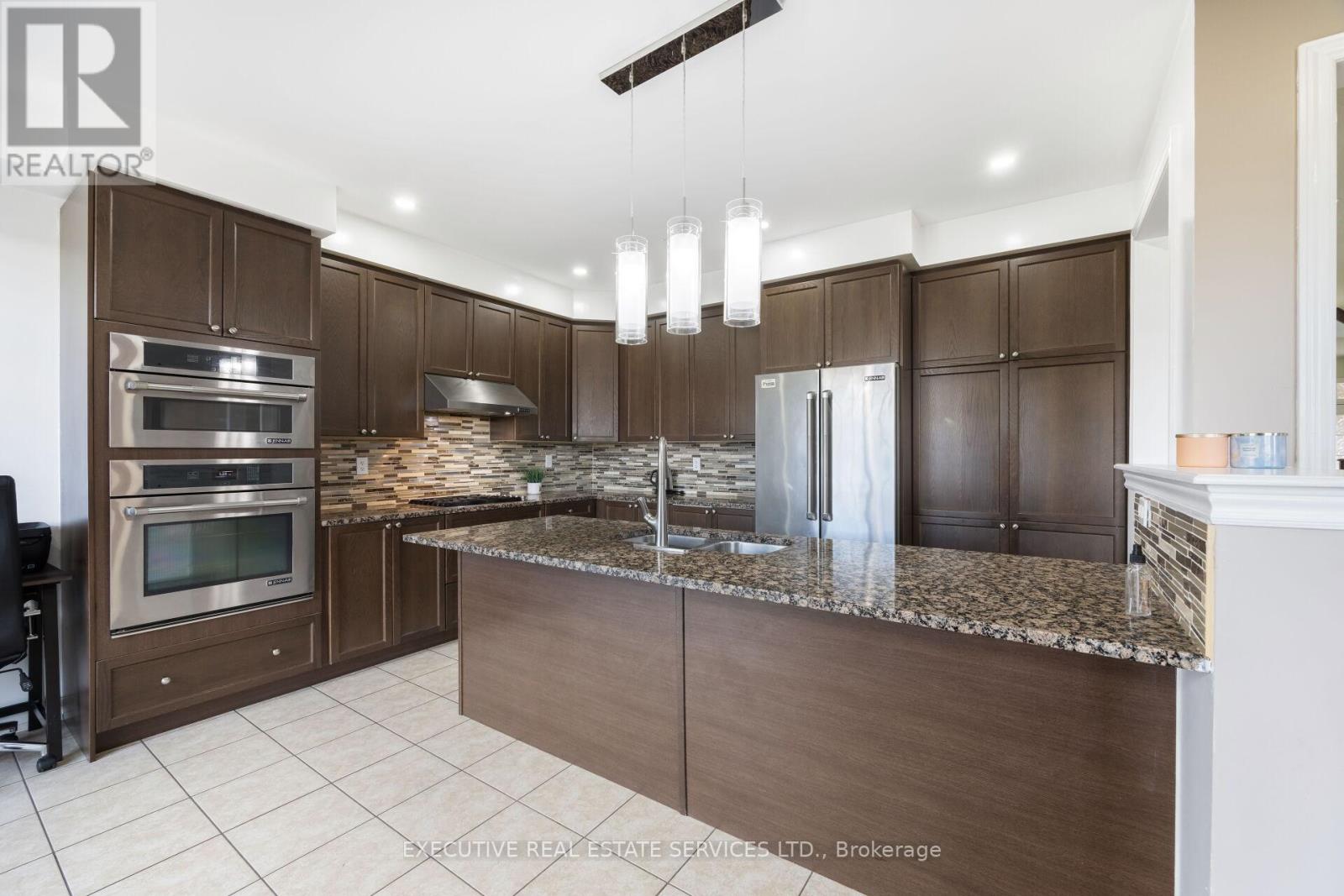 37 Ross Drive, Brampton, Ontario  L6R 3S7 - Photo 15 - W12501326