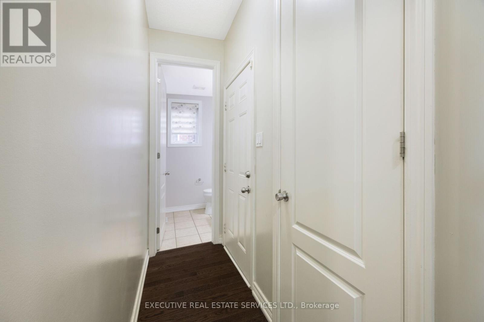 37 Ross Drive, Brampton, Ontario  L6R 3S7 - Photo 17 - W12501326