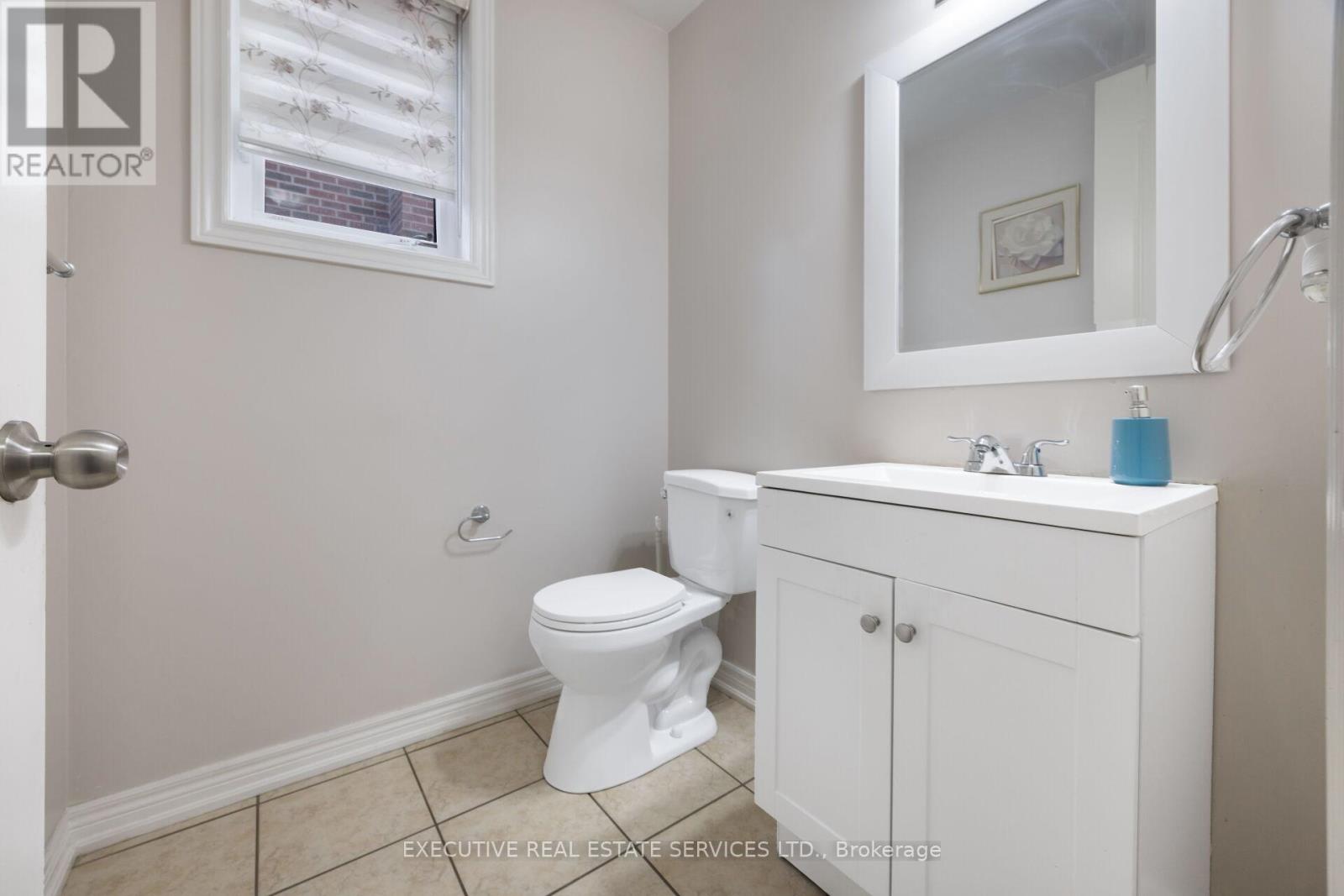 37 Ross Drive, Brampton, Ontario  L6R 3S7 - Photo 18 - W12501326