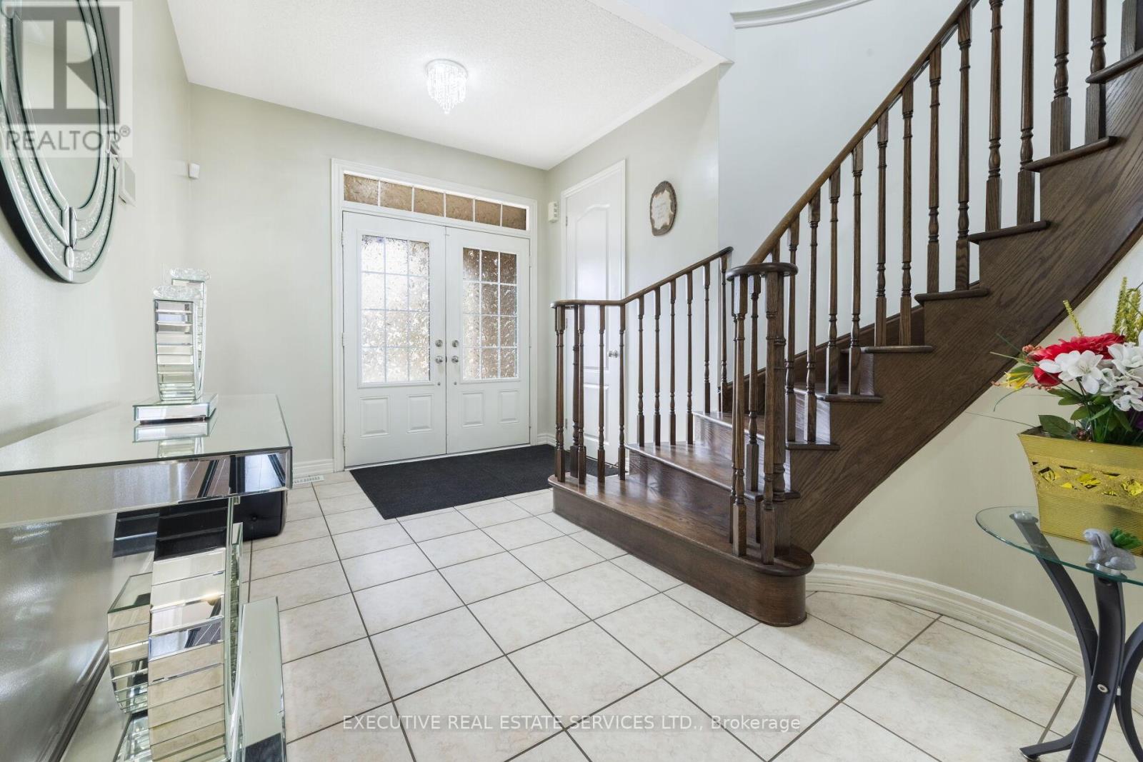 37 Ross Drive, Brampton, Ontario  L6R 3S7 - Photo 19 - W12501326