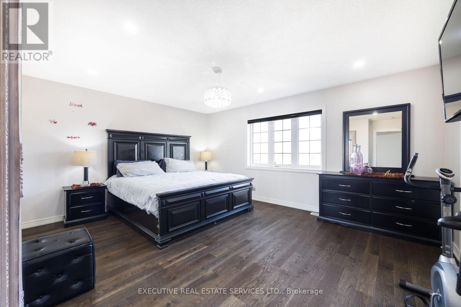 37 Ross Drive, Brampton, Ontario  L6R 3S7 - Photo 20 - W12501326