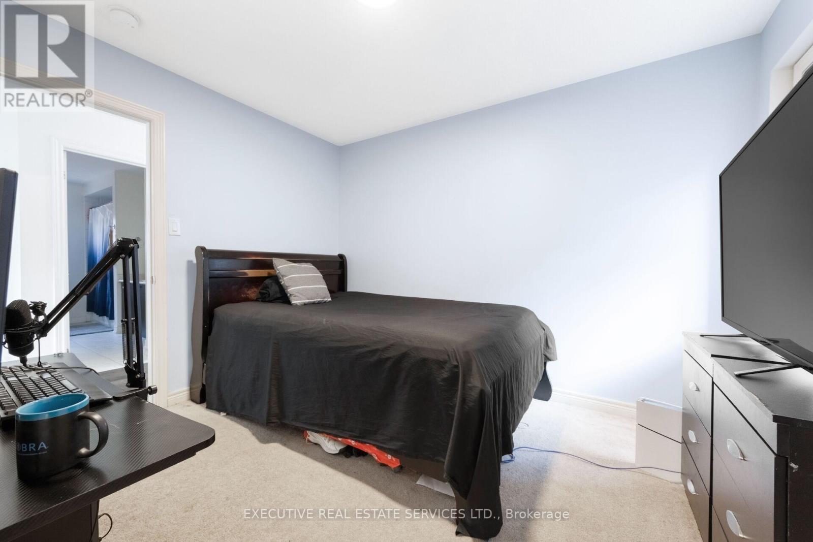 37 Ross Drive, Brampton, Ontario  L6R 3S7 - Photo 25 - W12501326