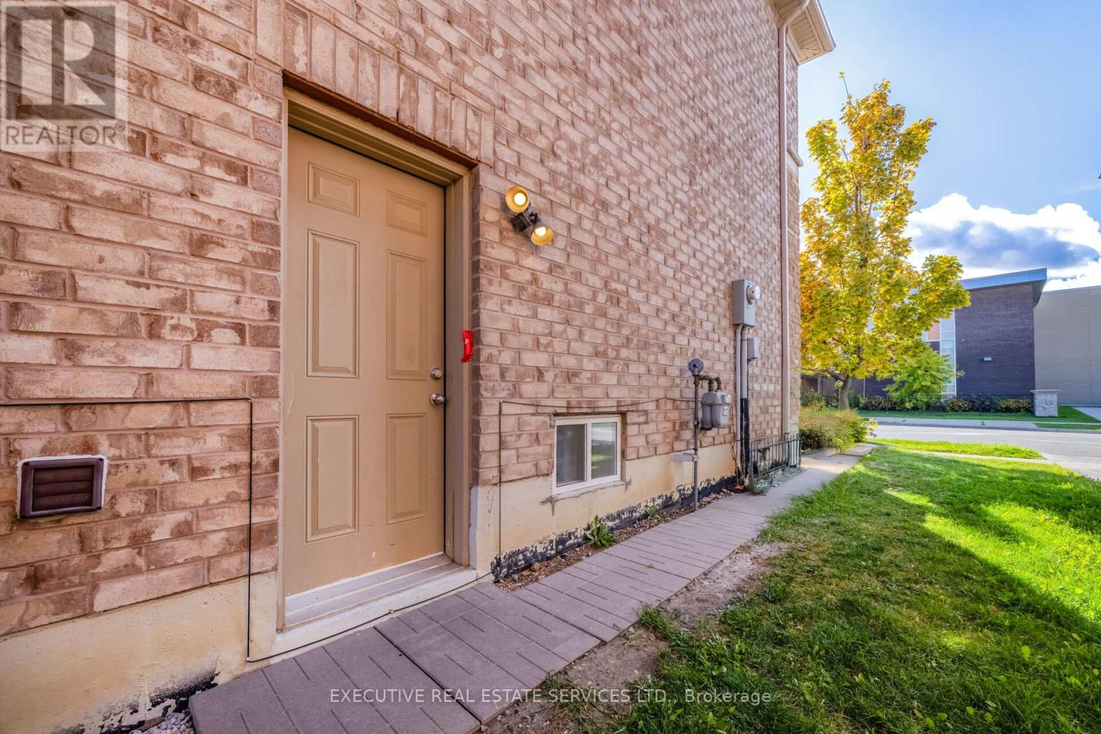 37 Ross Drive, Brampton, Ontario  L6R 3S7 - Photo 40 - W12501326