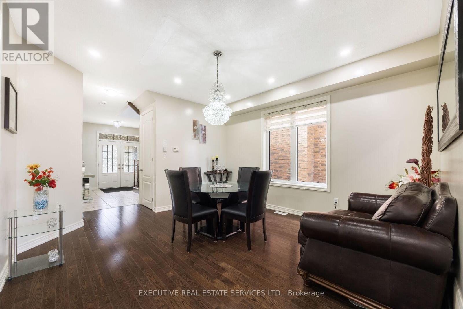 37 Ross Drive, Brampton, Ontario  L6R 3S7 - Photo 9 - W12501326