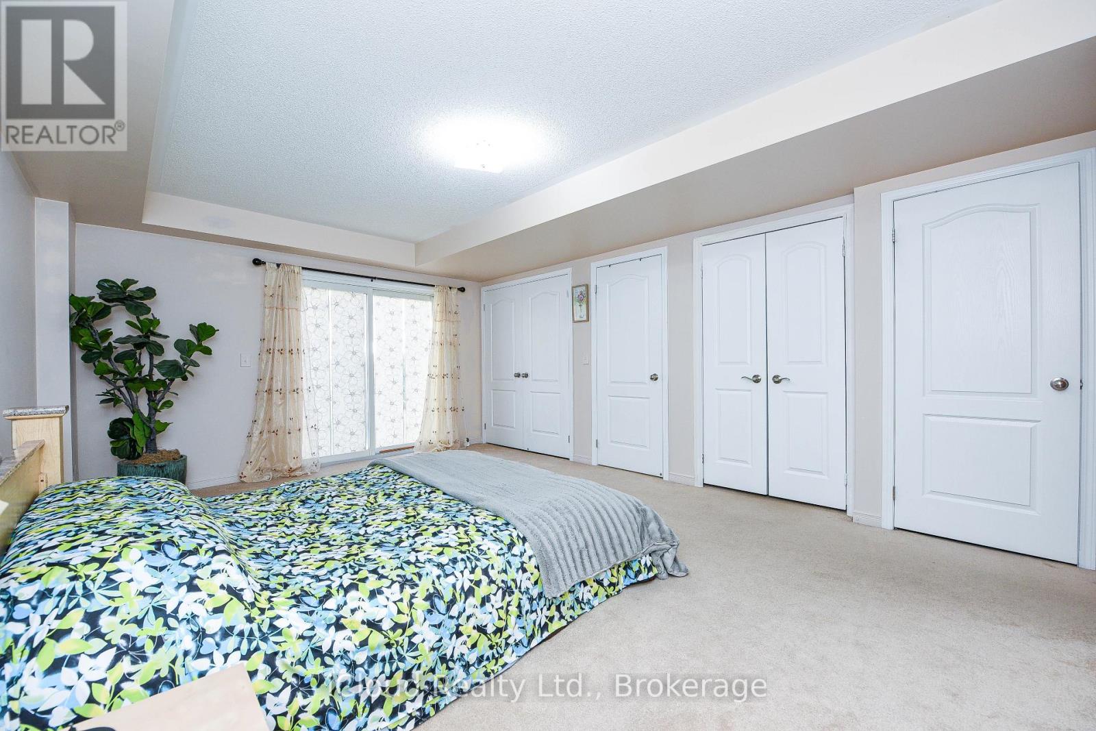 103 Cedar Lake Crescent, Brampton, Ontario  L6Y 0R1 - Photo 4 - W12501358